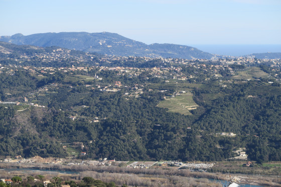 Les collines et le château de Bellet