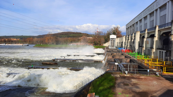 Les déversoirs de l'usine hydroélectrique de Kembs