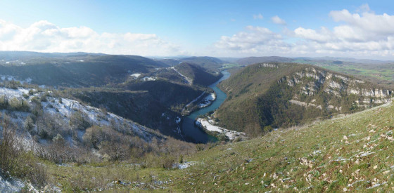 Les gorges de l'Ain en direction de Serrières et Poncin