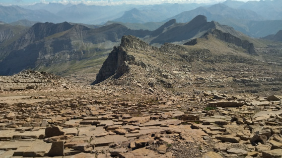 Les grandes dalles avant l\'arrivée au sommet