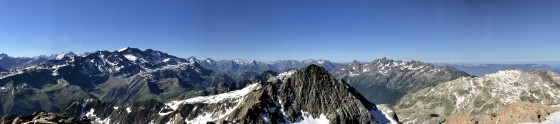 Les grandes Rousses, la Pyramide et les sommets de Belledonne Sud