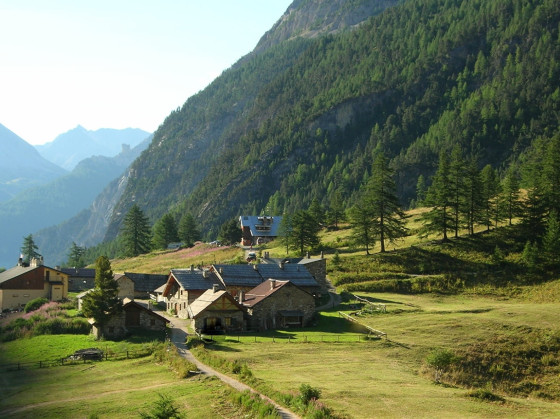 Les Granges de la Vallée Étroite