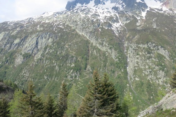 Les lacets du sentier Col des Montets Lac Blanc