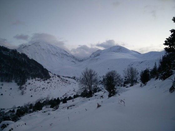 Les montagnes enneig&eacute;es