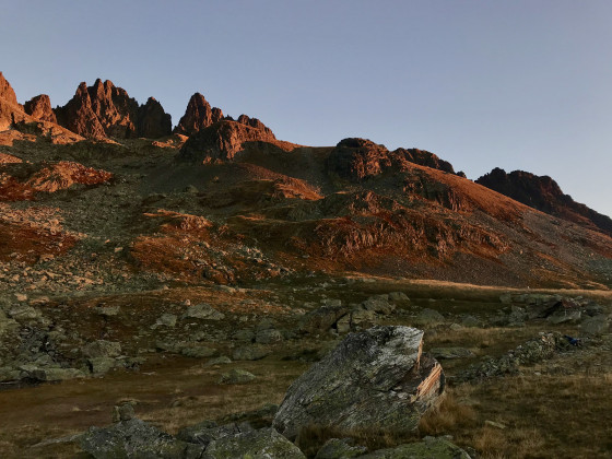 Les Petites Aiguilles de l\'Argentière au début de l\'aurore