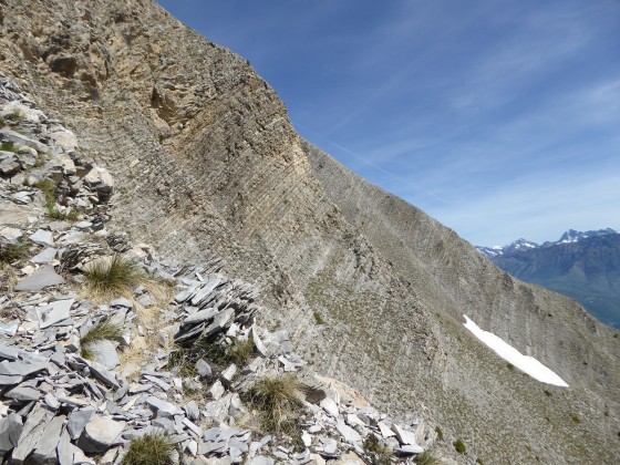 Les raides pentes sous le sommet.