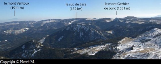 Les sucs volcaniques depuis le sommet du Mézenc