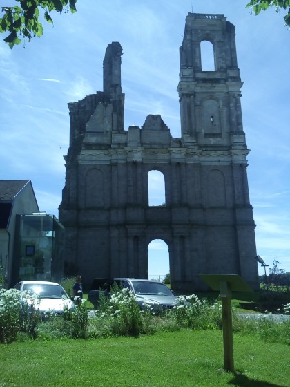 Les tours de l\'ancienne abbaye de Mont-St-Eloi