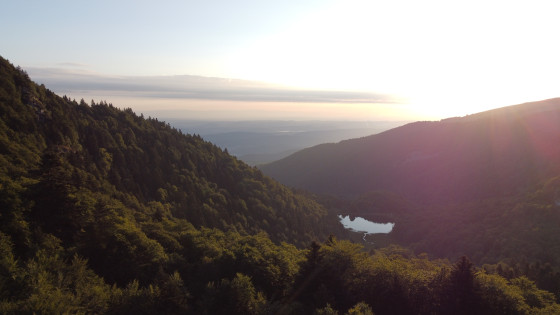 lev&eacute; de soleil au dessus de l'&eacute;tang de Moulzoune
