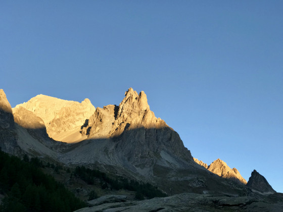 Lever du soleil sur la Pointe des Cerces et les Roches de Crépin
