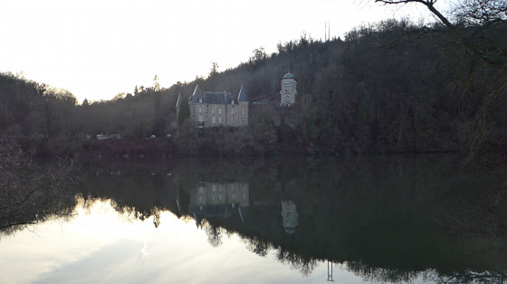 Liverdun : la Moselle et le château de la Flie avec sa tour
