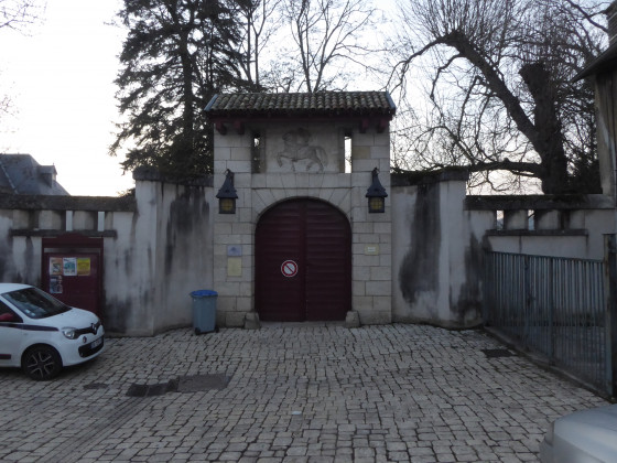 Liverdun, porche d'entr&eacute;e du ch&acirc;teau de Corbin