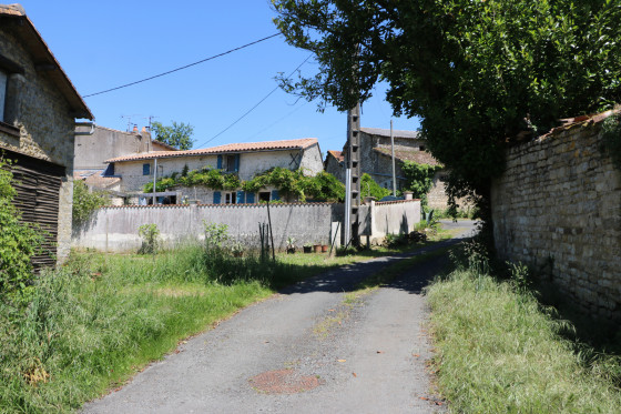 Longère en haut de la rue de la Bascule