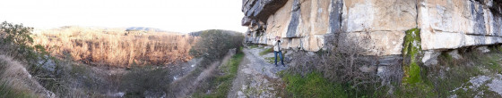 Lorsque le sentier est &agrave; flanc de falaise, le long de l'Ard&egrave;che