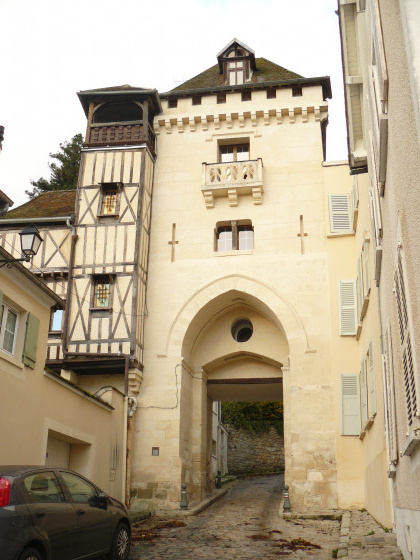 Luzarches. La porte Saint Come