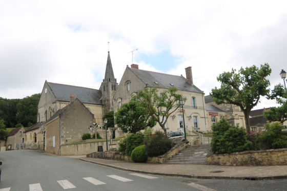 Mairie et église d'Avon les Roches