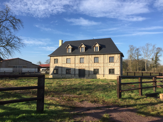 Maison à colombages à l\'élevage Piya