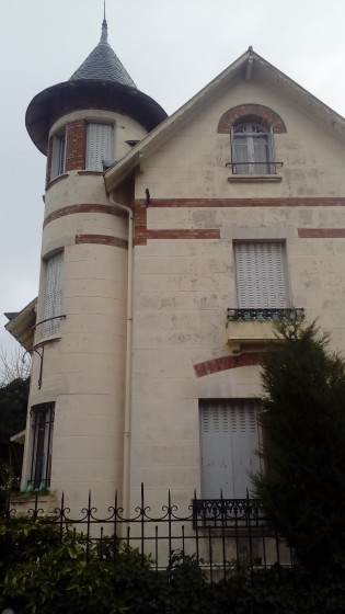 Maison à tourelle