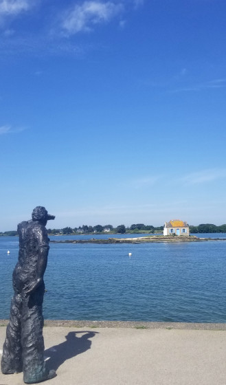 Maison aux volets bleus