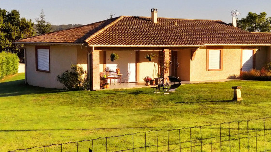Maison avec charrue