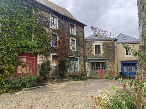 Maisons autour de l'&eacute;glise.