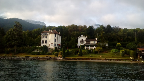 Maisons de bord de lac