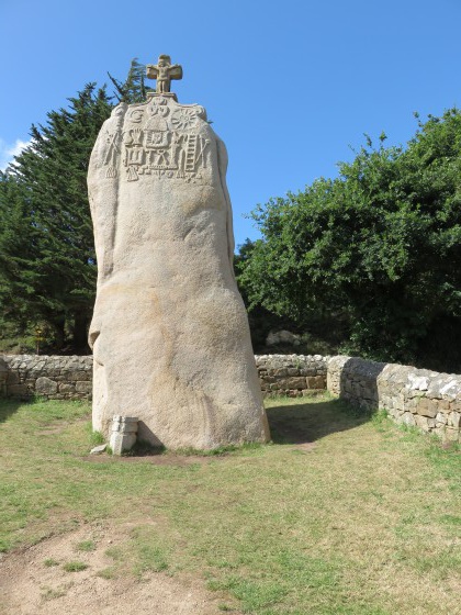 menhir st uzec
