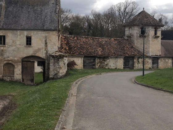 Menouville, pigeonnier et d&eacute;cors de cin&eacute;ma