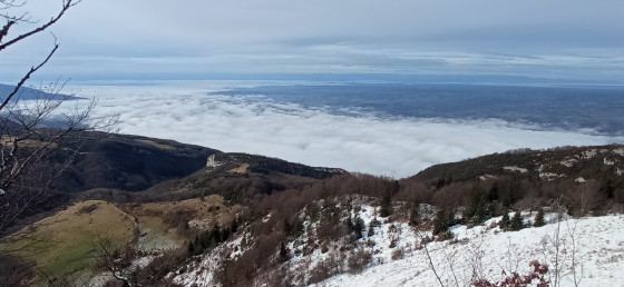 Mer de nuages sur la vall&eacute;e de l'Is&egrave;re depuis le pas de pr&eacute; bourr&eacute;