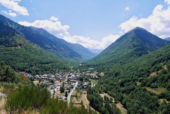 Mérens dans la Vallée vers l'Andorre