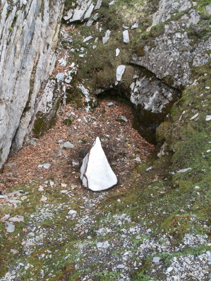 Minuscule névé dans la réserve du Pibeste-Aoulhet en juin 2015