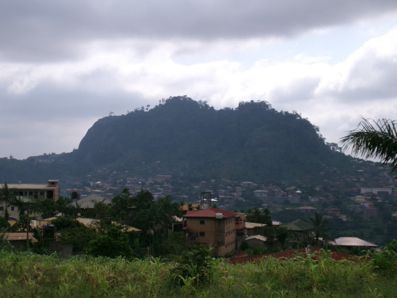 Mont Akok Ndoé flanc Ouest
