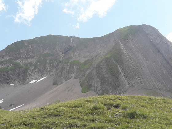Mont Charvin vu depuis le lac