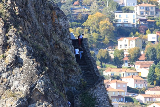 L\'escalier qui permet d\'accéder à la chapelle Saint-Michel