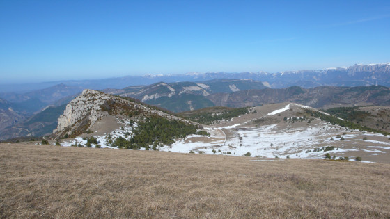 Montée à la Servelle: vue nord vers le Col de la Berche et Bouscarome