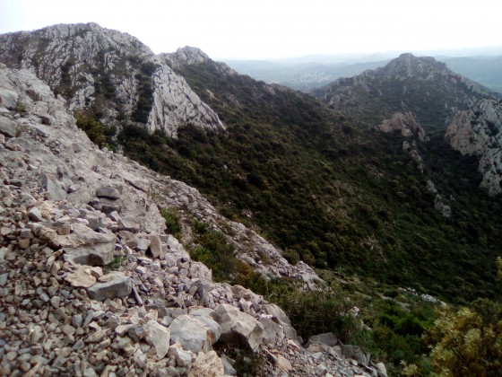 montée rocheuse vers la tour