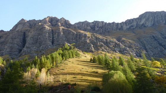 Montée sous le socle
