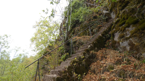 Montée vers le sommet de la ruine
