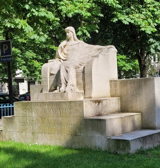 Monument à Sarah Bernardt - Place du Général Catroux