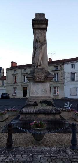 Monument aux morts de Lencloître