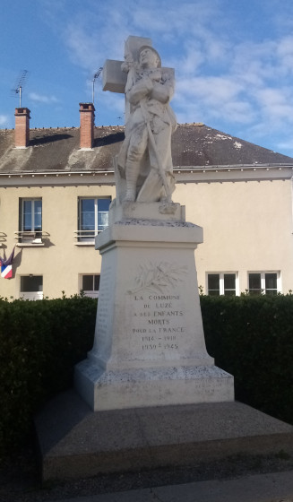 Monument aux morts de Luzé