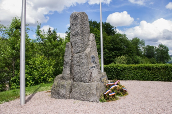 Monument col de la croix des Moinats