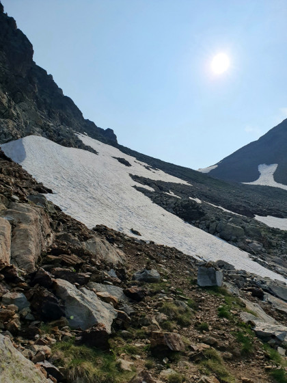 Névé sous la crête du Col de Sobe au Col d\'Arriel (2440m)