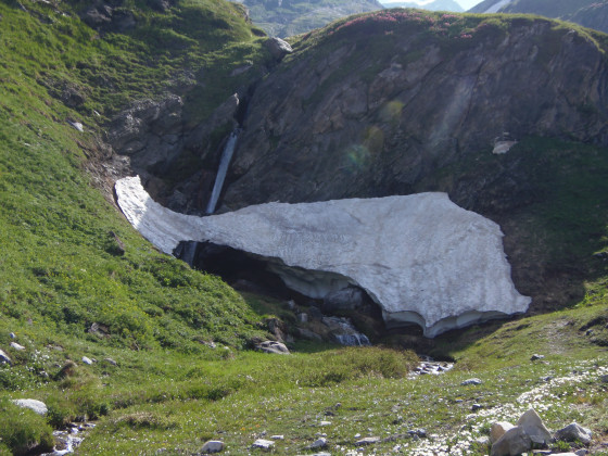Névés dans la monté vers le cirque de l\'Arcelin
