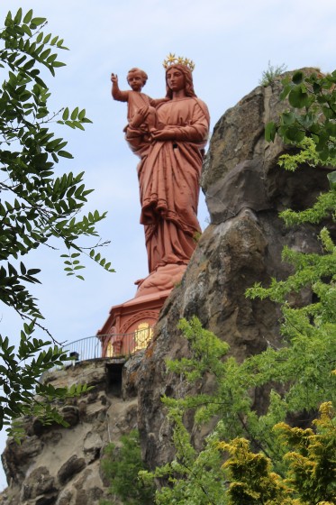 Notre Dame de France.