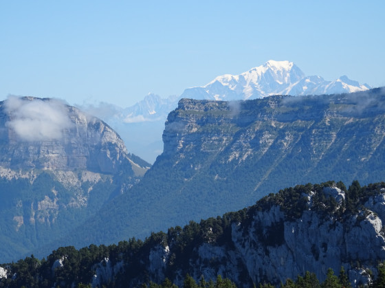 on aperçoit le Mont Blanc