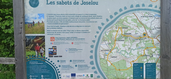 Panneau à l'entrée du sentier de découverte du petit patrimoine
