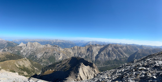 Panorama au sommet du Cimet, vue sur la Cime de la Bonette (à droite)