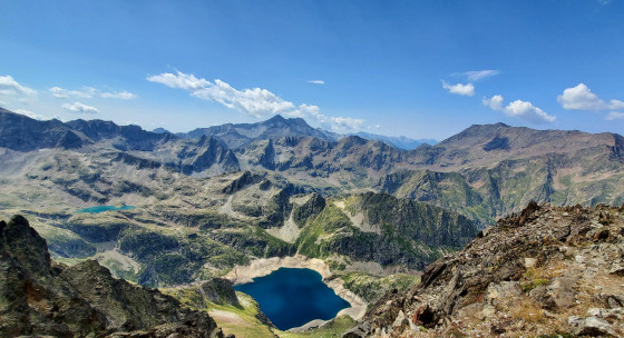 Panorama au sommet sur le lac de Caillauas