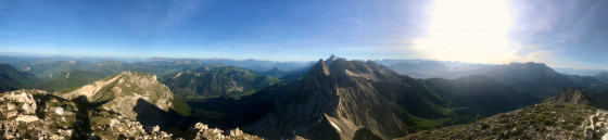 Panorama depuis la Tête de Garnesier peu après le lever du soleil